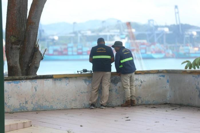 Peritos inspeccionan el Mirador del Puente de las Américas