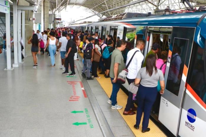 Aumento del combustible dispara uso del Metro y obliga ajustes