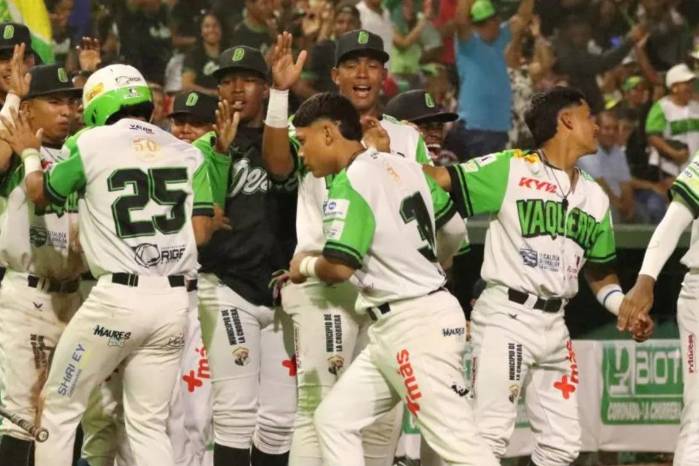 La novena de Panamá Oeste completó la barrida en la serie final al imponerse 8-7 a Chiriquí en David, consolidando su protagonismo en el béisbol juvenil panameño.