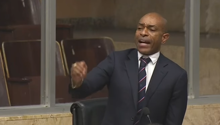 La iniciativa propone penas de prisión y medidas preventivas para desincentivar atribuciones falsas de filiación.