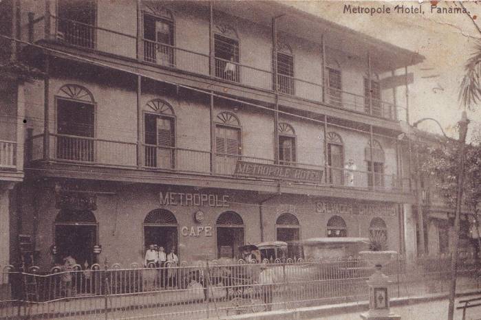 Fachada original del Hotel Metropole sobre la plaza de Santa Ana.