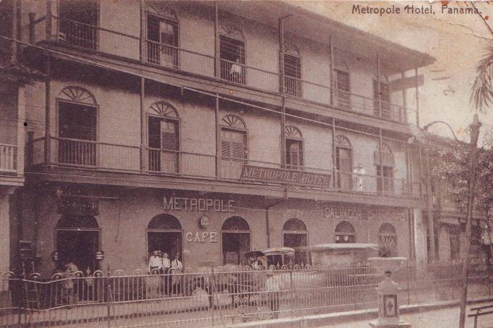 Fachada original del Hotel Metropole sobre la plaza de Santa Ana.