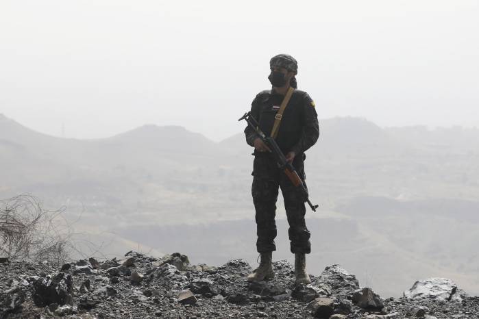 El portavoz militar de las fuerzas insurgentes yemeníes, Yahya Sarea, asumió la autoría de los ataques