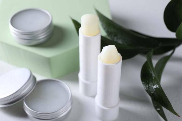 El cuidado de labios también es importante para una rutina completa de bienestar y belleza.
