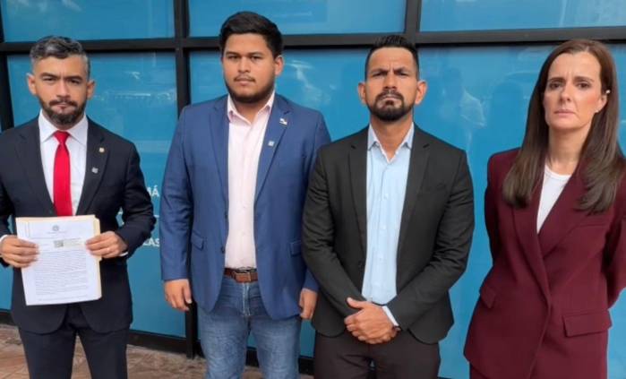 Según los diputados, estos movimientos de fondos no se efectuaron mediante el procedimiento regular establecido en la Ley de Descentralización.