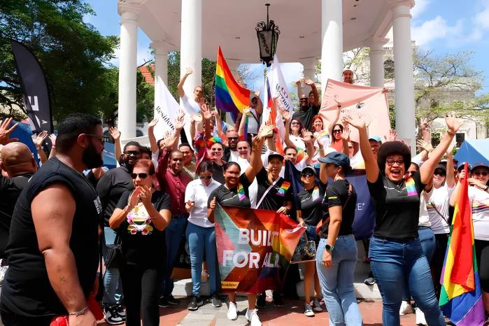 Las organizaciones LGBTIQ+ reivindican el derecho al matrimonio civil entre personas del mismo sexo.