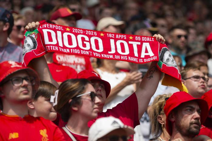 Los fanáticos del Liverpool no perdieron la oportunidad de expresar su apoyo a la pérdida de Diogo Jota.