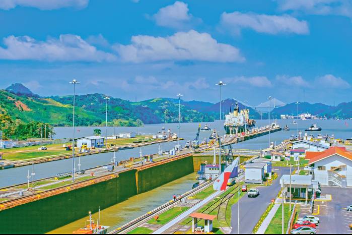 El Canal de Panamá es un enlace vital para las cadenas globales de suministro, conectando más de 170 países y 1.920 puertos a través de más de 180 rutas comerciales internacionales.