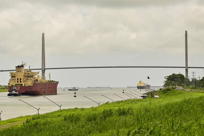 Icaza enfatizó que este ajuste no representa un aumento en los peajes ni en las tarifas que pagan los clientes del Canal de Panamá.