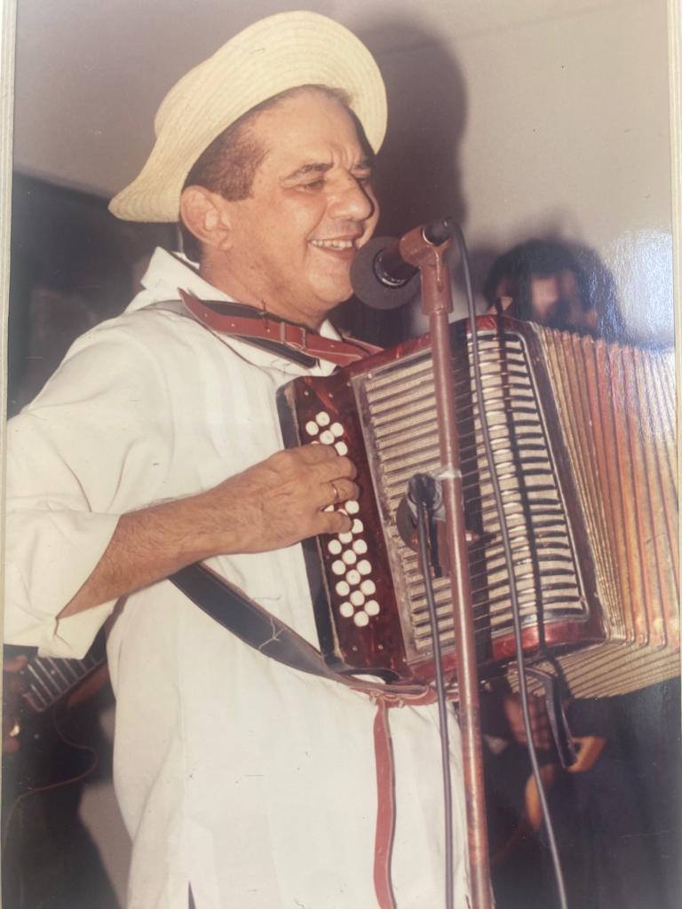 Fotografía tomada por su sobrino José María Carrizo. El músico también era conocido como ‘El romántico de la canción’.