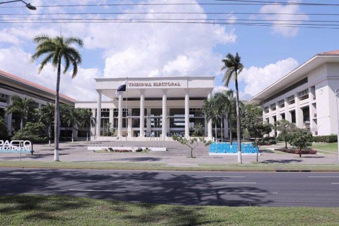 Tampoco se permite que los medios de comunicación donen pautas.