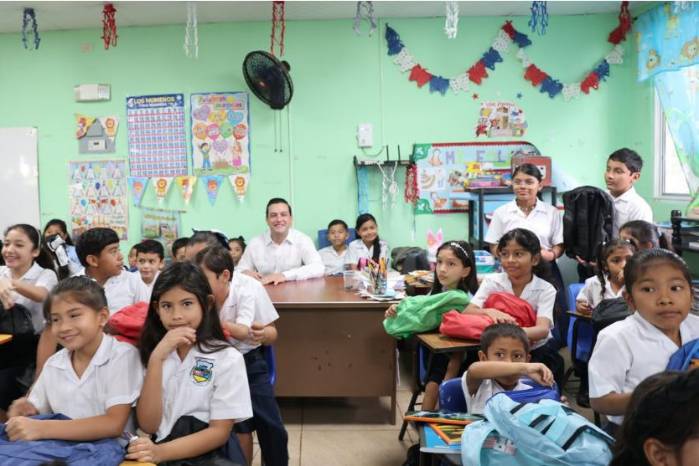 Las mochilas entregadas fueron donadas por el Comando Sur al Ministerio de Educación de Panamá.