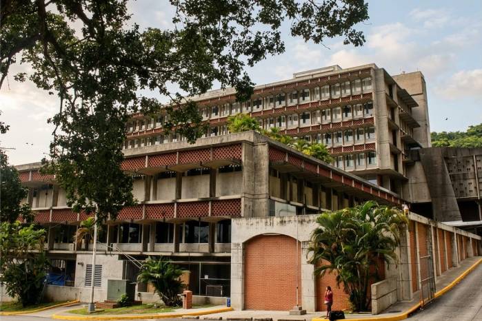 Fachada del Instituto Oncológico Nacional en la Ciudad de Panamá, centro asistencial que concentra cerca del 80% de las cirugías complejas y tratamientos de radioterapia del país.