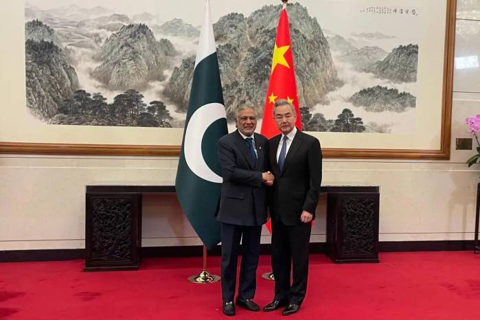 Los cancilleres de China y Pakistán presentaron en Pekín una iniciativa diplomática para contener la escalada entre Estados Unidos e Irán.