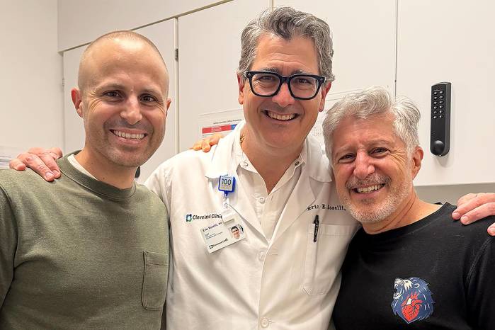 En el marco del Día Mundial del Corazón, que se conmemora cada 29 de septiembre, un padre y un hijo mexicanos buscan ayudar a crear conciencia al contar su historia de supervivencia frente a las enfermedades cardiovasculares que, según organismos internacionales, se cobran la vida de 37 personas por minuto.