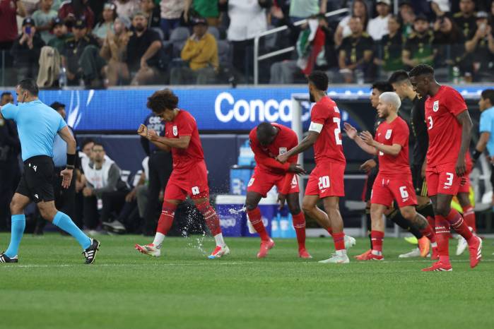 La selección de Panamá durante un partido.