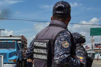 El politólogo Guillermo Tell Aveledo señaló a EVTV que este patrón encaja en una estrategia de vigilancia y control social.