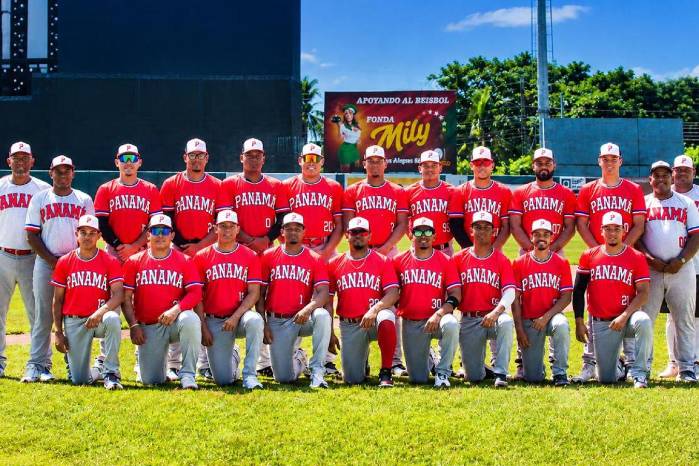 La selección panameña derrotó 11-3 a Honduras en la final.