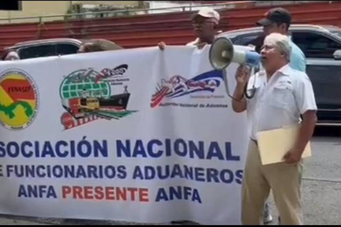 Montenegro aseguró que las decisiones tomadas vulneran sus derechos laborales .