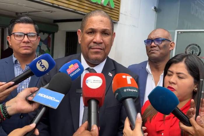 El director general del Ifarhu le entregó un poder al abogado Héctor Atencio para que represente a la entidad en la denuncia formal.