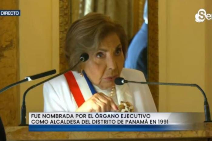La gobernadora de Panamá Mayin Correa expresó en varias ocasiones su agradecimiento al presidente de la República, José Raúl Mulinol.