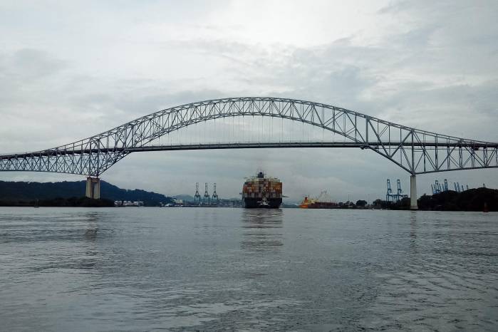 Canal de Panamá atiende incidente con buque que quedó sin propulsión