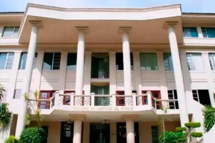 La Corte determinó que la norma violaba el debido proceso al invadir competencias exclusivas de la Sala Tercera de lo Contencioso Administrativo para declarar responsabilidad patrimonial estatal.