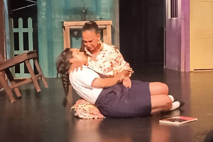 Esta producción es sobre un director que reúne a un grupo de actores que protagonizan una obra de teatro sobre los sucesos del 9 de enero de 1964.