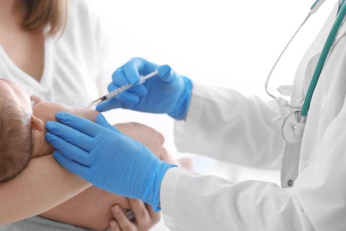 El VRS es una de las principales causas de bronquiolitis y hospitalizaciones en bebés.