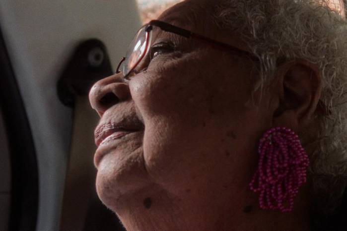 La historia se desarrolla sobre una conversación de Yangüez Singh con su abuela