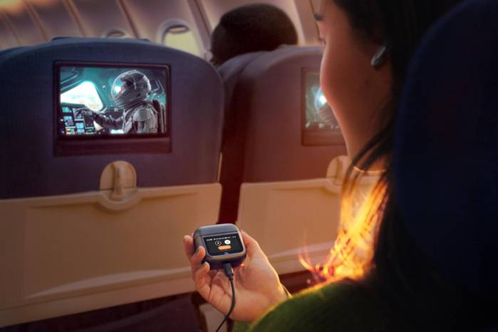 Con tecnologías de cancelación de ruido adaptativa en tiempo real gracias a sus 8 micrófonos, así como su tecnología JBL Spatial 360 con seguimiento a la cabeza ofrecen una experiencia de audio envolvente más natural, realista y precisa.