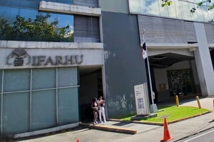 Según explicó el funcionario, el cambio responde a que la beca de concurso se otorga principalmente por mérito académico.