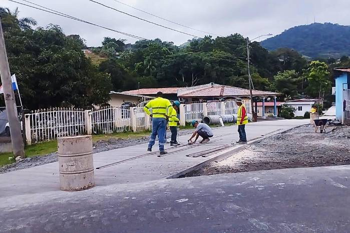 En Las Lajas, después de la escuela Árabe de Egipto, se construyó una nueva carretera de concreto.