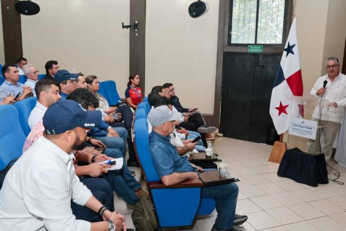 Durante el recorrido, Orillac y Tercero González sostuvieron una reunión con la Junta Técnica de Chiriquí y representantes de la empresa Suez International S.A.S.