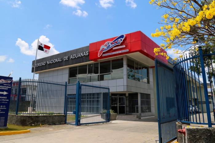 Montenegro aseguró que las decisiones tomadas vulneran sus derechos laborales .