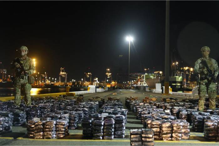 Se coordinó con la Fiscalía de Drogas de la provincia de Panamá el traslado de la presunta sustancia ilícita a la Base Naval Capitán de Fragata Noel Antonio Rodríguez Justavino.