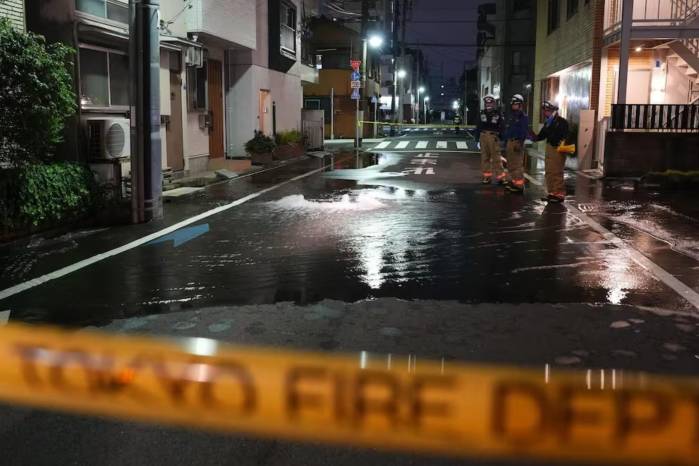 Uno de los efectos del sismo fue la rotura de tuberías de agua en Tokio y otras zonas.
