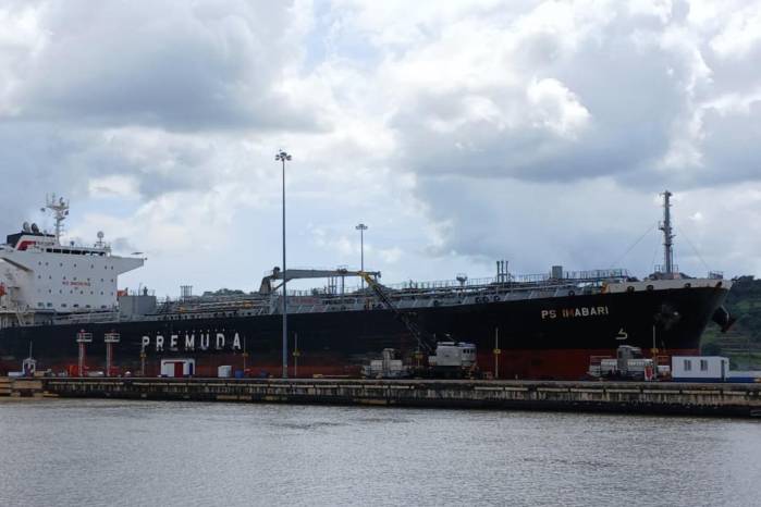 El incremento en la demanda del canal se produce en medio de las tensiones por el estrecho de Ormuz, una ruta clave para el comercio energético mundial.