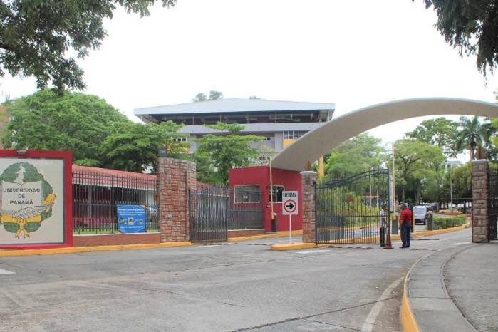 Parker explicó que el grupo de estudiantes admitido cumplió con todos los requisitos.