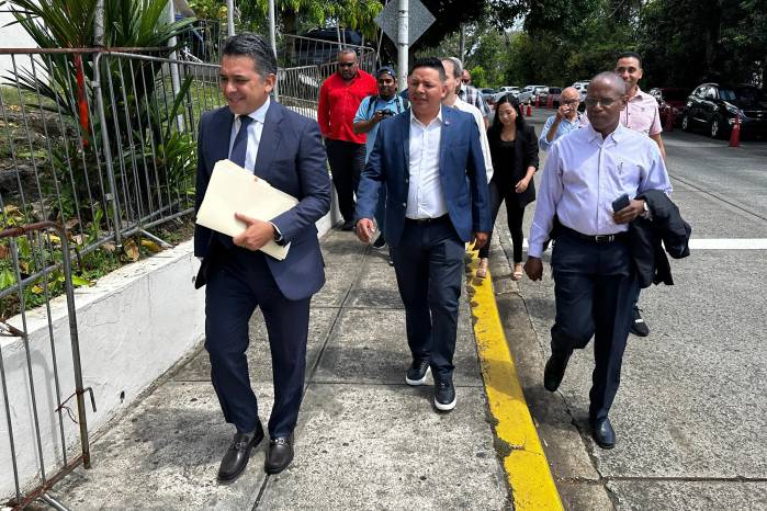 La jugada de Lombana para frenar la apertura de la mina