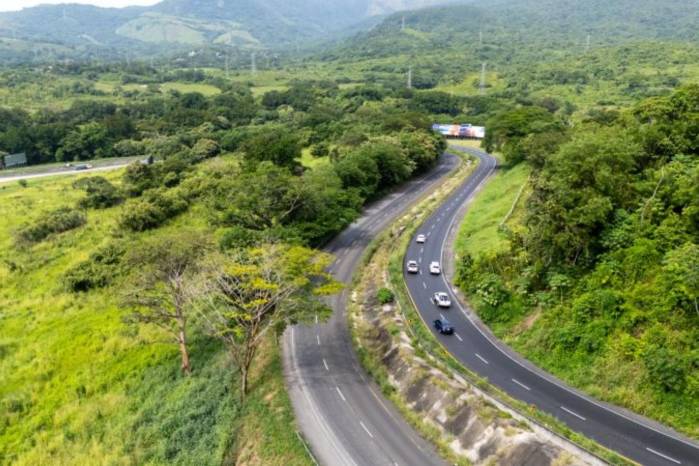 Las obras incluyen además la ampliación de puentes vehiculares, la construcción de intercambiadores y retornos, así como la rehabilitación y edificación de nuevos puentes peatonales.