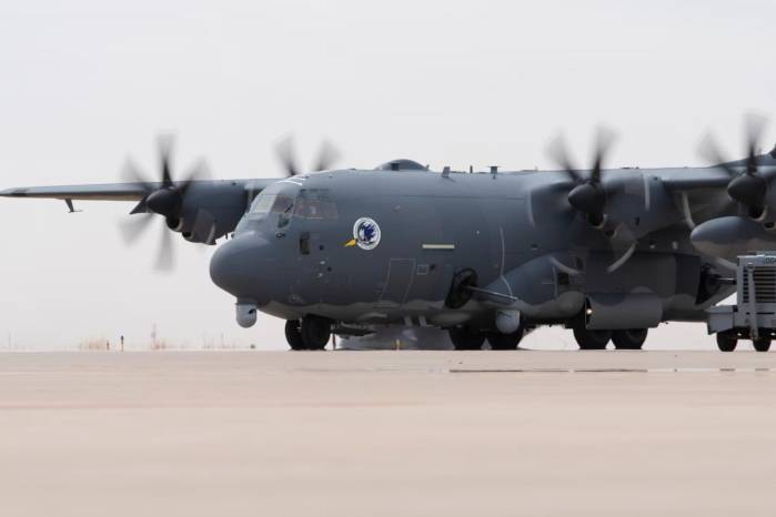 A El Salvador llegó el avión de ataque, un AC-130J Ghostrider, diseñado para destruir objetivos terrestres.