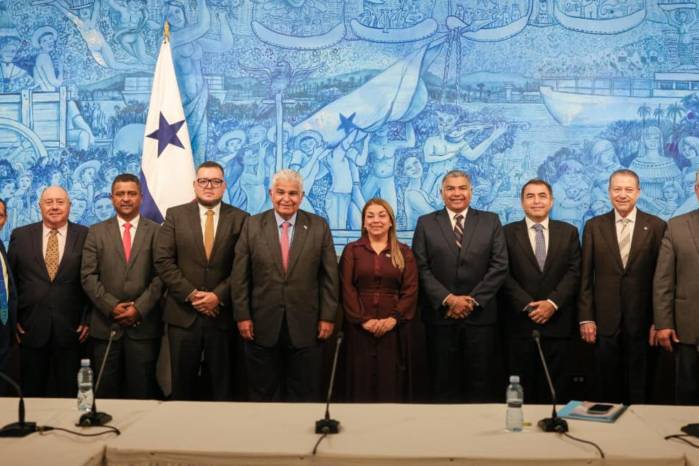 En el encuentro, se abordaron prioridades como la mejora del servicio de agua potable, la rehabilitación de carreteras y el fortalecimiento de la infraestructura.