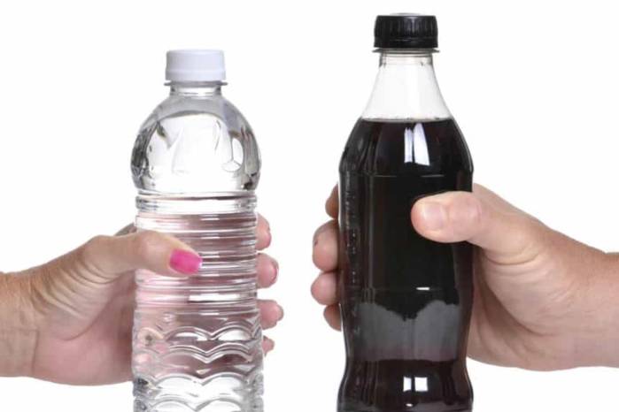 La nutricionista del Minsa, Nilka López, indicó que sustituir bebidas azucaradas por agua no convierte automáticamente estos menús en opciones saludables.