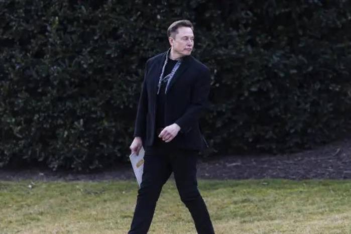 La propuesta de Musk se produce después de que Anthropic anunciara la creación de un fondo de beneficio público al que destinará el 5 % de sus acciones.