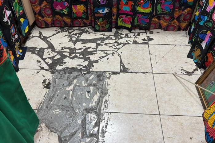 Pisos de los locales sin mantenimiento adecuado.