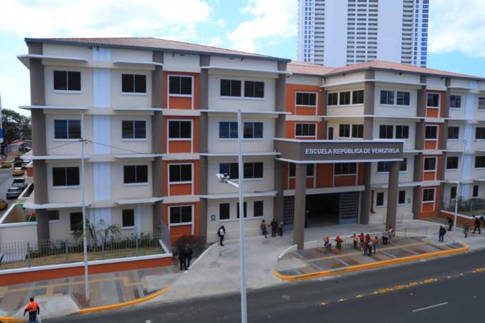 Mulino recordó la gesta de 1979, cuando los maestros panameños resistieron la imposición de la dictadura militar y defendieron la Escuela República de Venezuela como bastión de sus derechos.