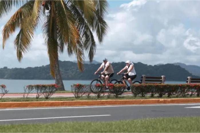 El llamado de atención surge en medio de la identificación de múltiples casos de vendedores informales que operan no solo en la Calzada de Amador, sino también en otros puntos de la ciudad de Panamá.