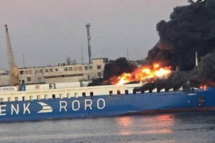 Medios de comunicación en Europa, Cenk Ro Ro transportaba repuestos para centrales eléctricas y equipo militar.