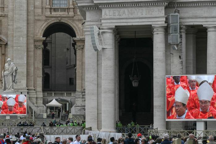 La segunda votación comenzó a las 10:00 a.m. de el Vaticano.